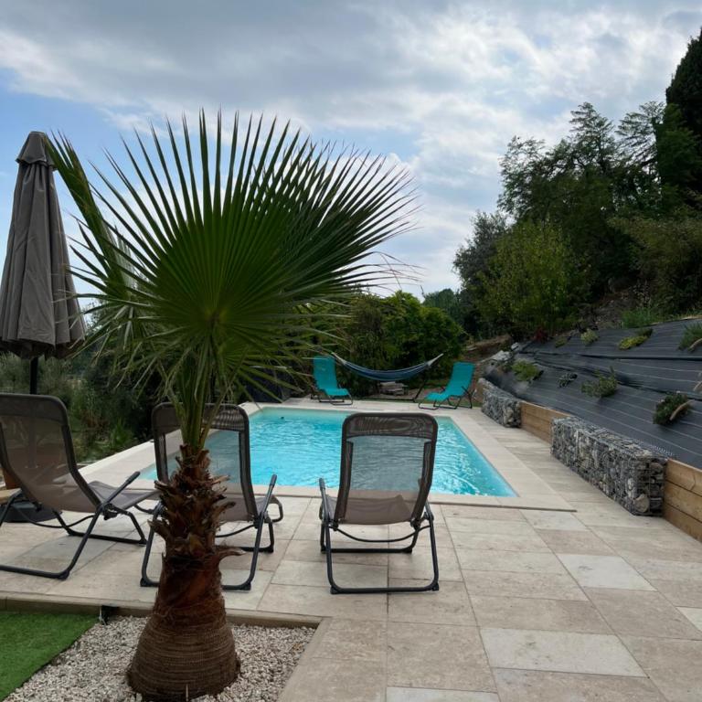 SUPERBE HAUT DE VILLA AVEC VUE SUR LA MER - Maison 2 Chambres - 6