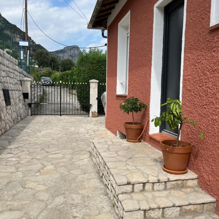 SUPERBE HAUT DE VILLA AVEC VUE SUR LA MER - Maison 2 Chambres - 5