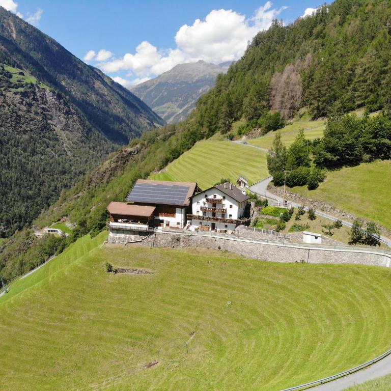 Unterversanthof - Große Ferienwohnung für bis zu 6 Personen - Three-Bedroom Apartment - 1