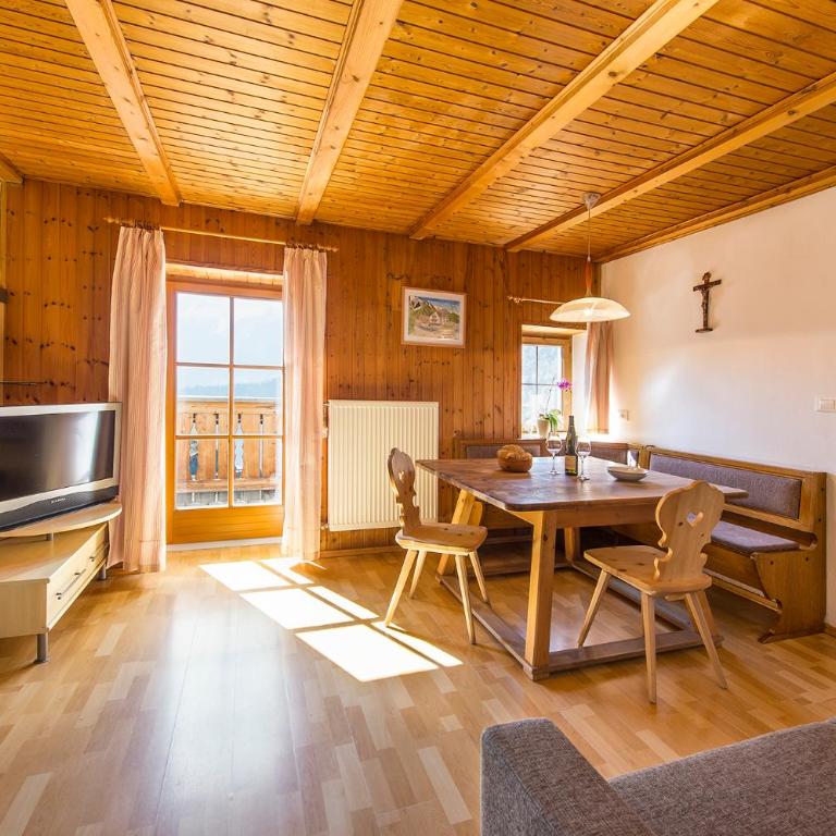 Unterversanthof - Große Ferienwohnung für bis zu 6 Personen - Three-Bedroom Apartment - 6