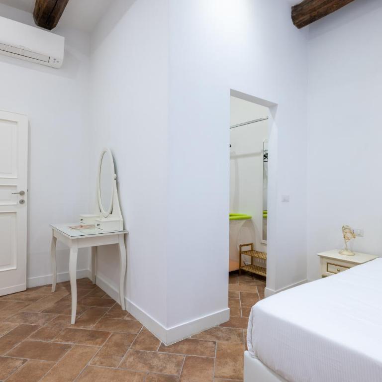 Mommy's - Pantheon house - Large Two-Bedroom Apartment - 10