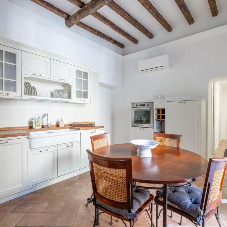 Mommy's - Pantheon house - Large Two-Bedroom Apartment - 1