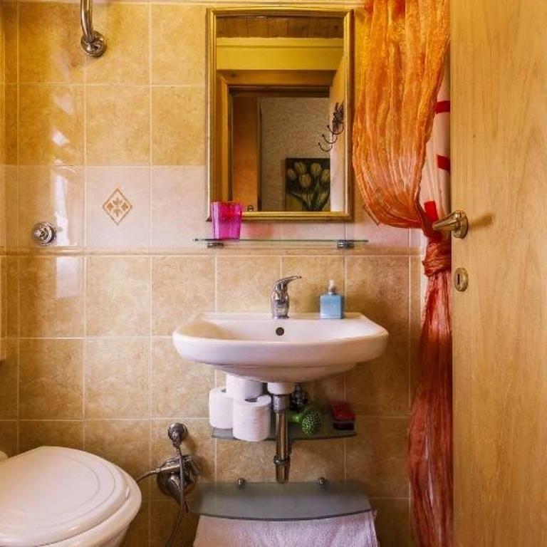 CASA Bella! B&B 2 Unità - Una con bagno privato oppure camera con bagno condiviso - Appartamento con 1 Camera da Letto - 12