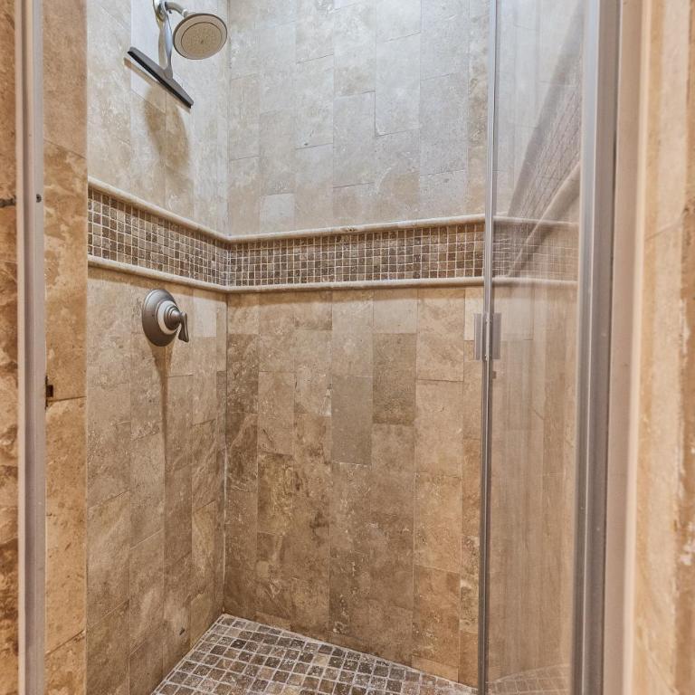 Bella Sirena Luxury Condo 205-B - Two-Bedroom Apartment - 22