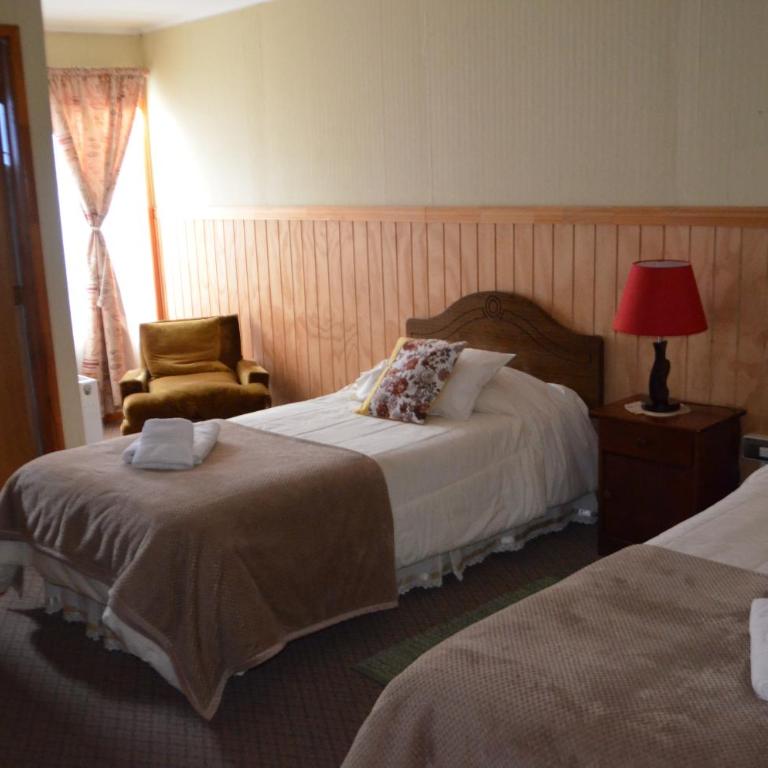 Hostal Los Pinos - Habitación Doble con baño privado - 2 camas - 8