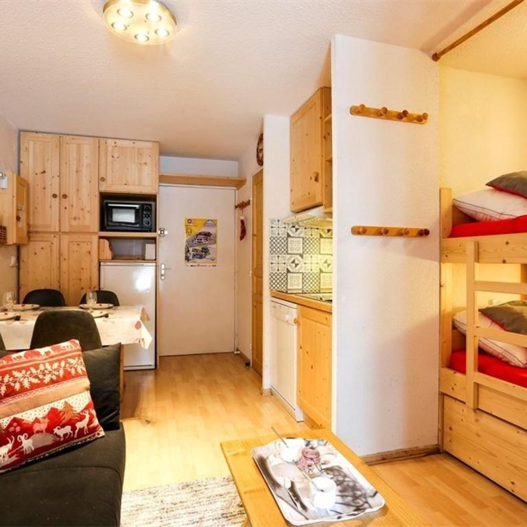 Appartement cosy à Val Thorens - 4 pers, balcon, proche pistes et commodités, 2 Flocons Argent - FR-1-637-46 - Apartment - 6