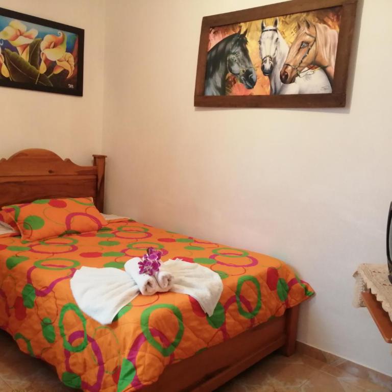 Las Orquídeas Jardín Casa Hotel - Three-Bedroom House - 16