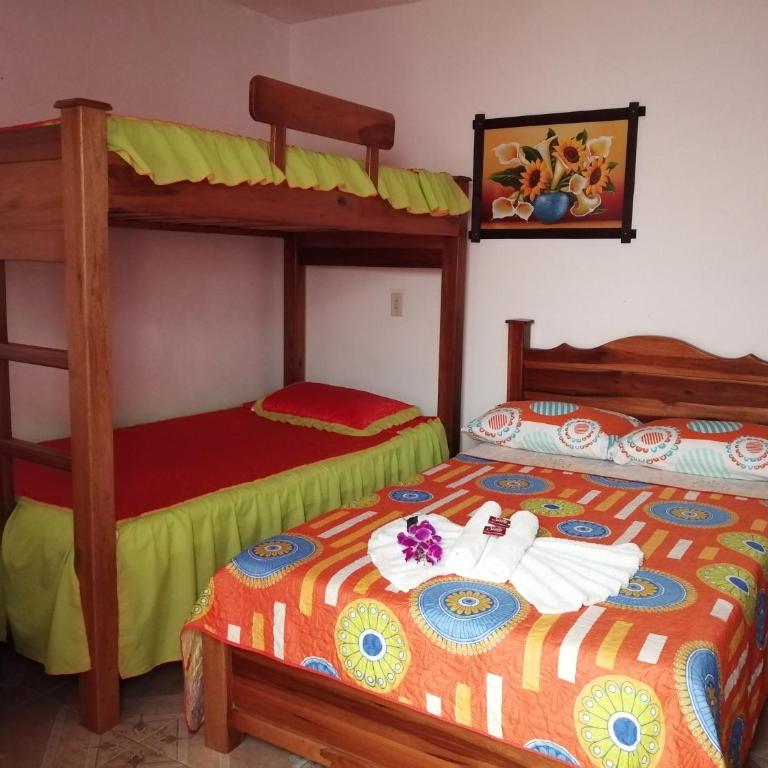 Las Orquídeas Jardín Casa Hotel - Three-Bedroom House - 8