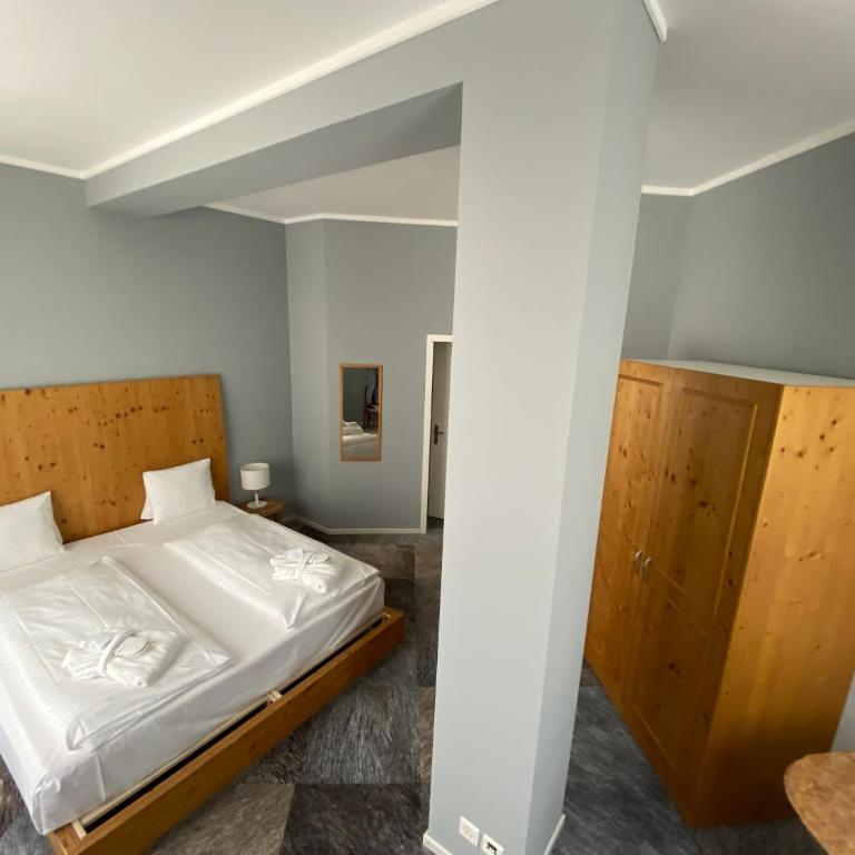 Thermal Hotels & Walliser Alpentherme Leukerbad - Suite Grand Bain mit Kingsize-Bett - 14