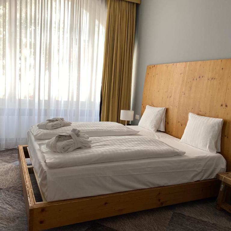 Thermal Hotels & Walliser Alpentherme Leukerbad - Suite Grand Bain mit Kingsize-Bett - 16