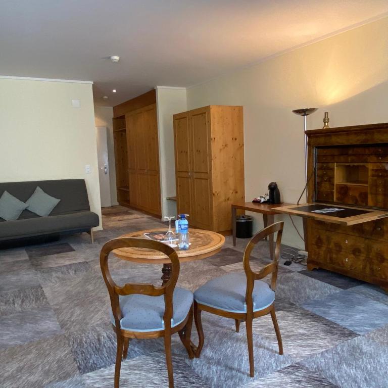 Thermal Hotels & Walliser Alpentherme Leukerbad - Superior Suite Grand Bain - 3