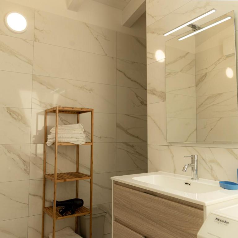 HOLIDAY APARTMENTS GIULIA - Green - Appartamento con 2 Camere da Letto - 11