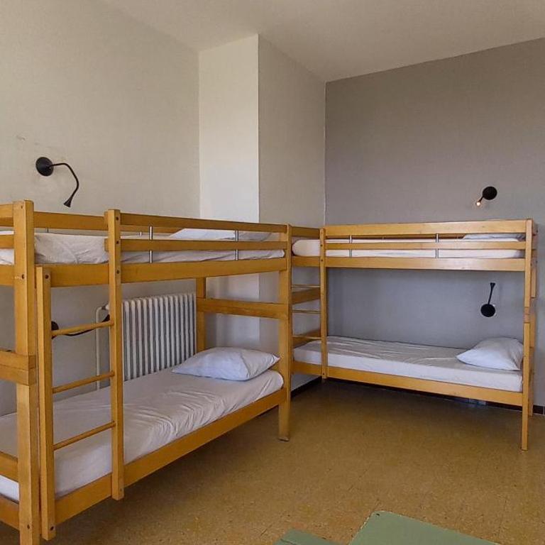 Auberge de Jeunesse HI Marseille Bois-Luzy - Quadruple Room – Shared Bathroom - 2