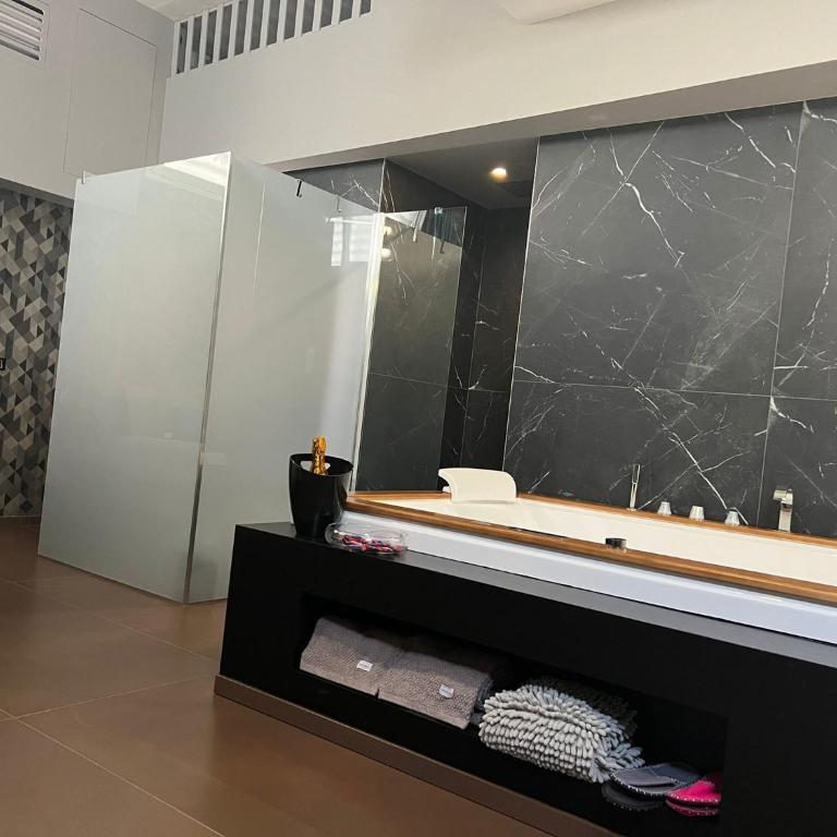Suite Luxurya - Appartamento con 1 Camera da Letto - 36