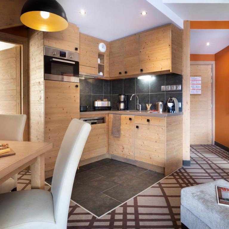 Résidence Pierre & Vacances Premium Les Terrasses d'Hélios - Appartement 3 Chambres avec Balcon - Vue sur Montagne (8 Personnes) - 5