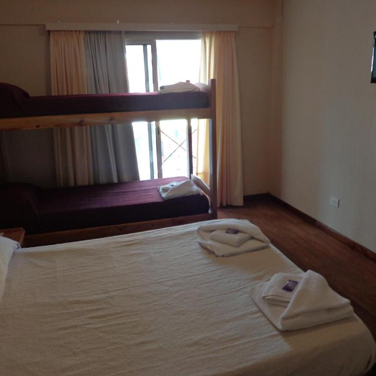 Hostel Calle 21 - Quadruple Room with Balcony and Sea View - 5