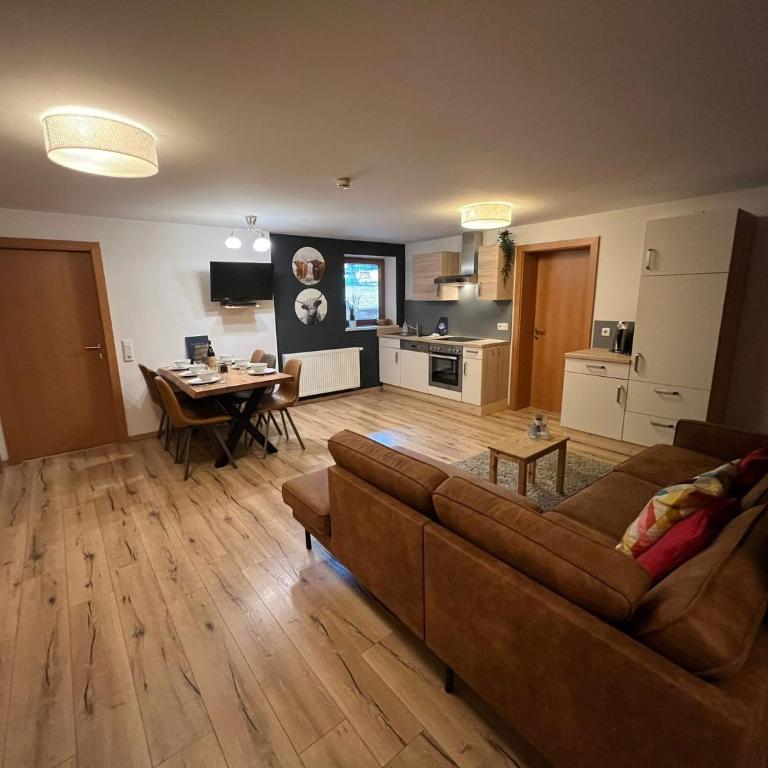 Apartments Chalet Sonnentanz - Apartment mit 3 Schlafzimmern und Balkon - 2