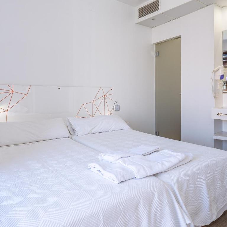 AMC Granada Hostal - Triple Room - 10