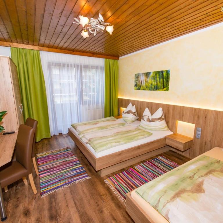 Pension Montana - Dreibettzimmer mit Aussicht - 2