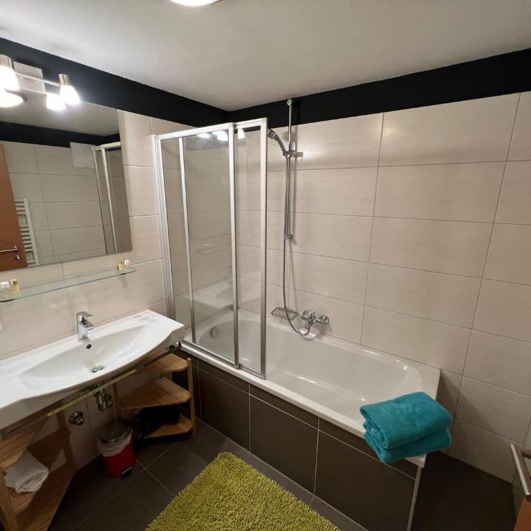 Apartments Chalet Sonnentanz - Comfort Apartment mit 3 Schlafzimmern und Balkon - 4