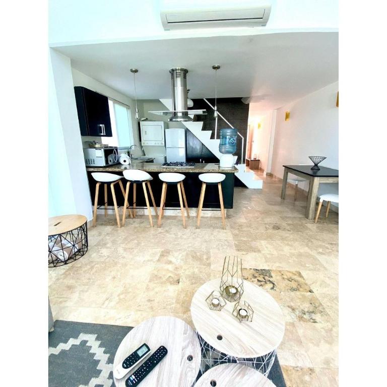 Depto 2 Pisos, Vista Alberca. A 50 mts Del Mar - Apartamento de 3 dormitorios - 13