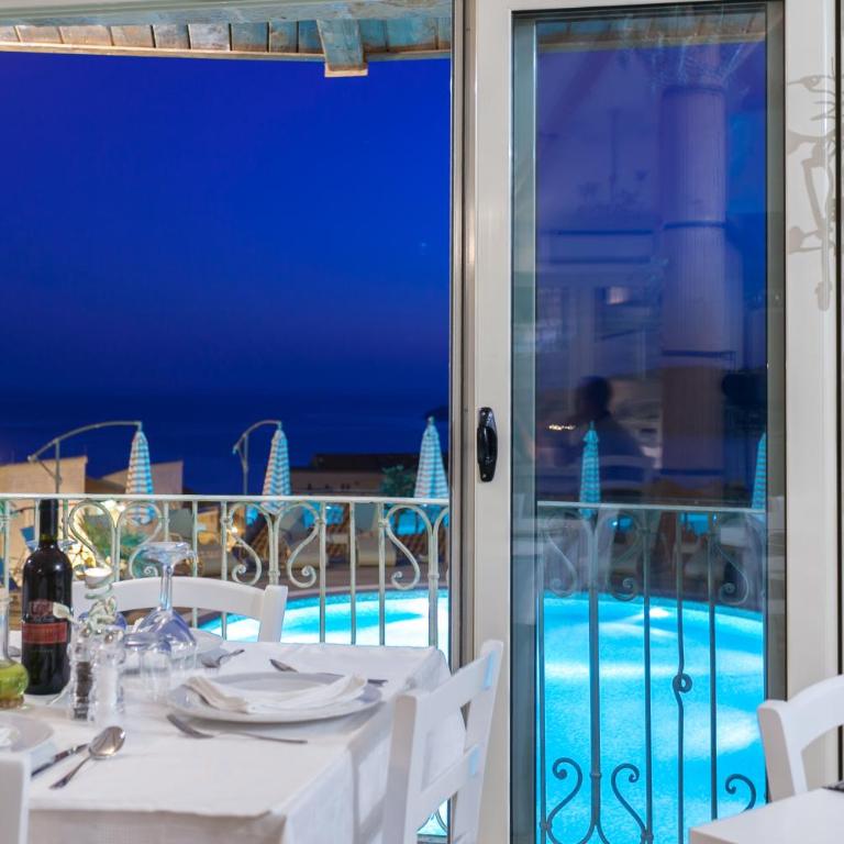 Spa Resort Bečići - Apartman sa Pogledom na Bazen - 9