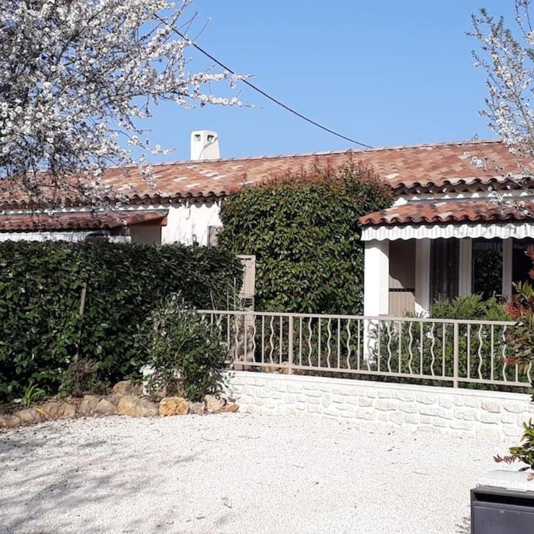 maison 2 ou 4 personnes jardin parking LES AMANDIERS - Maison 1 Chambre - 1