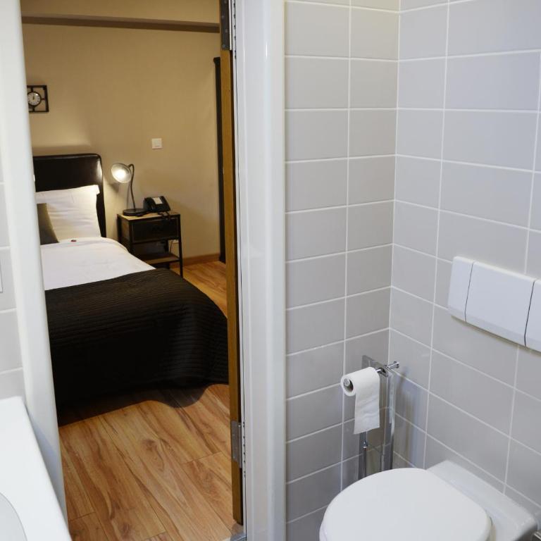 Auberge Communale de Carouge - Chambre Double - Vue sur Jardin - 9