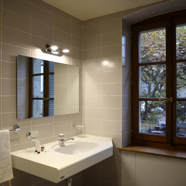 Auberge Communale de Carouge - Chambre Double - Vue sur Jardin - 10