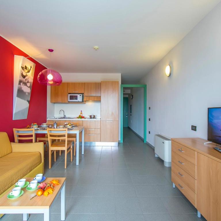 Villaggio Olimpico - One Bedroom Apartment with Balcony 1 - 7