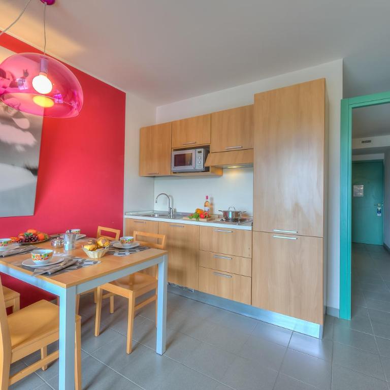 Villaggio Olimpico - One Bedroom Apartment with Balcony 1 - 3