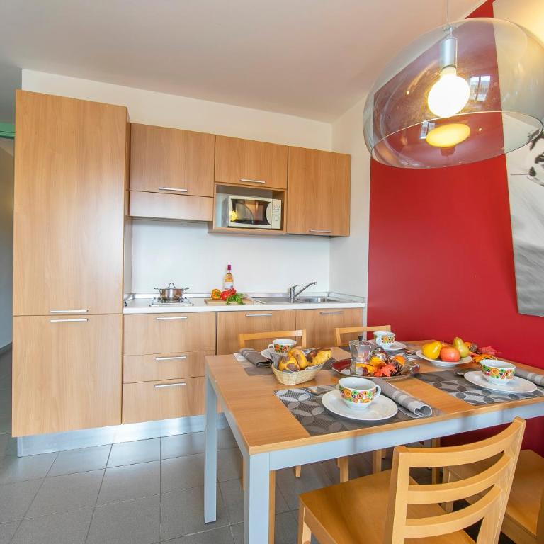 Villaggio Olimpico - One Bedroom Apartment with Balcony 2 - 9