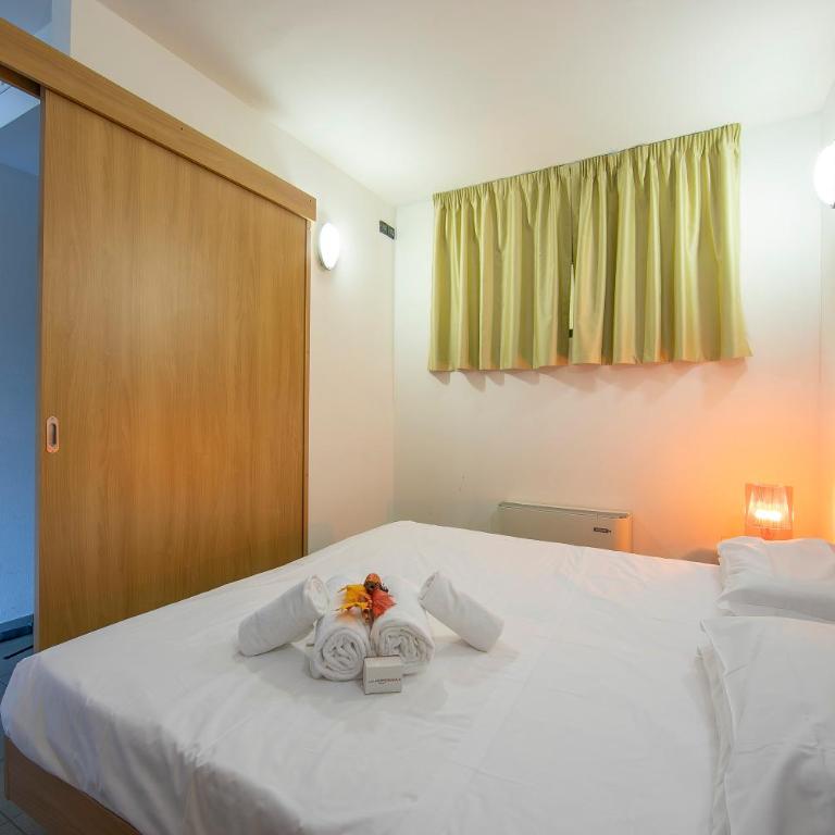 Villaggio Olimpico - One Bedroom Apartment with Balcony 3 - 5