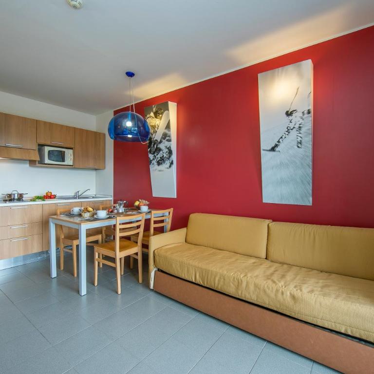 Villaggio Olimpico - One Bedroom Apartment with Balcony 3 - 3