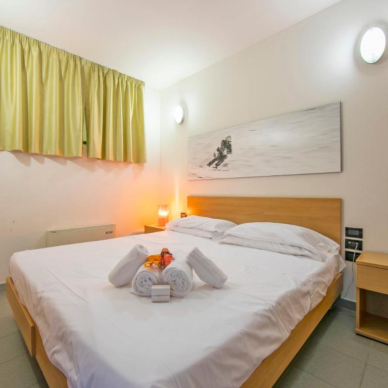 Villaggio Olimpico - One Bedroom Apartment with Balcony 3 - 6