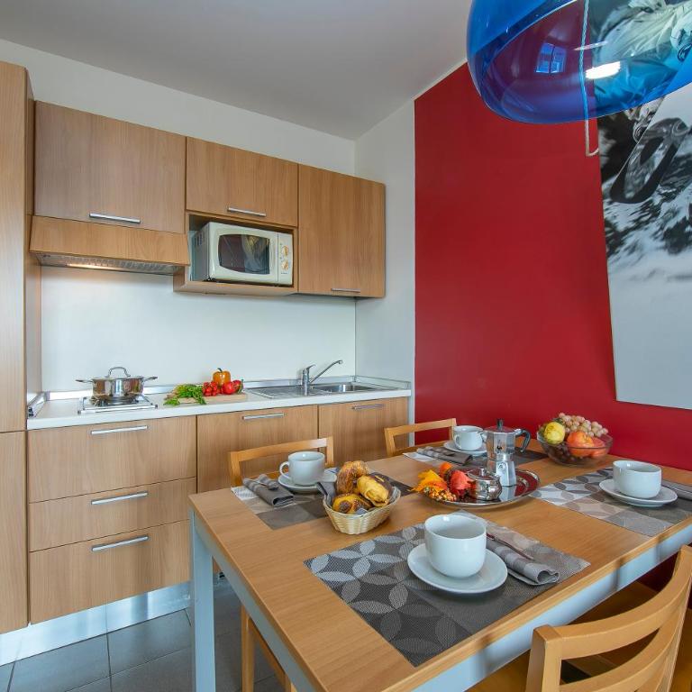 Villaggio Olimpico - One Bedroom Apartment with Balcony 3 - 1