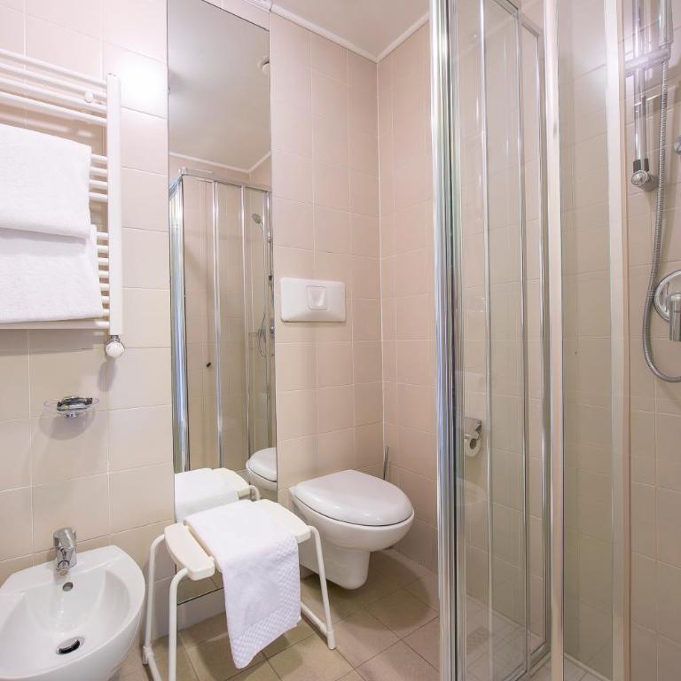 Villaggio Olimpico - One Bedroom Apartment with Balcony 4 - 13