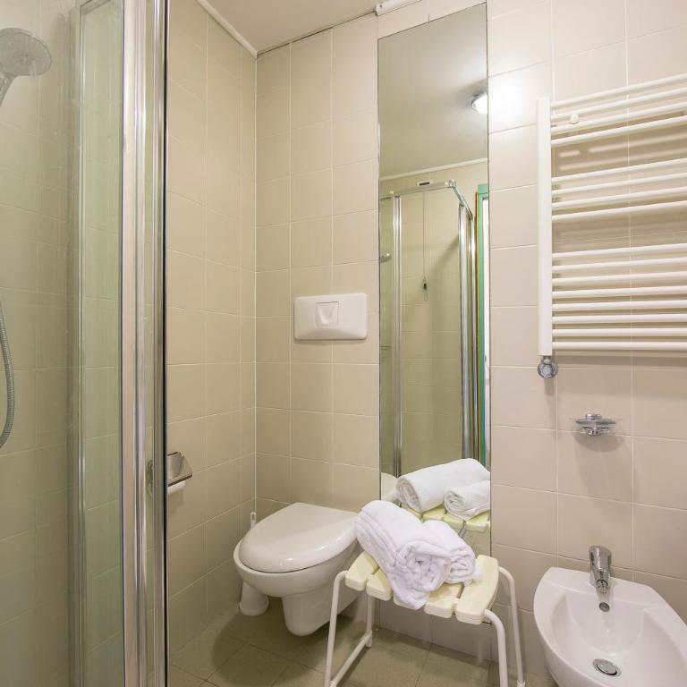 Villaggio Olimpico - One Bedroom Apartment with Balcony 4 - 8