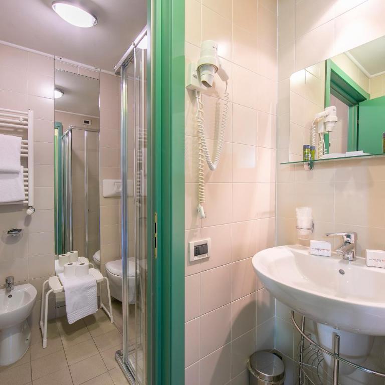 Villaggio Olimpico - One Bedroom Apartment with Balcony 4 - 7