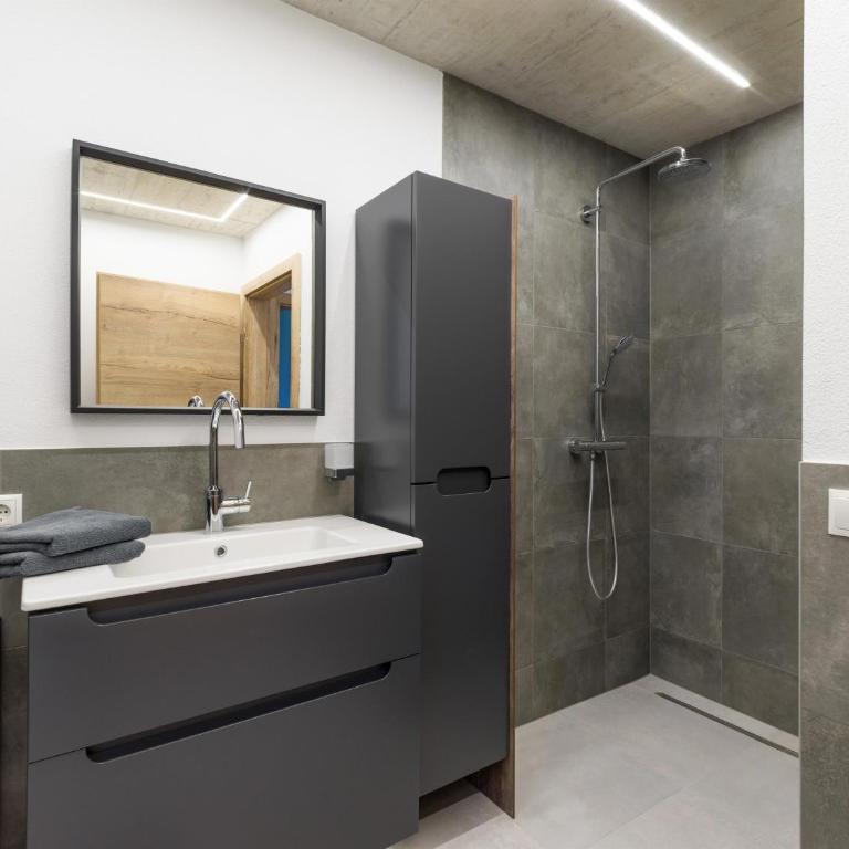 Appartement Black Mountain - Apartment mit 2 Schlafzimmern und Badezimmer - 15