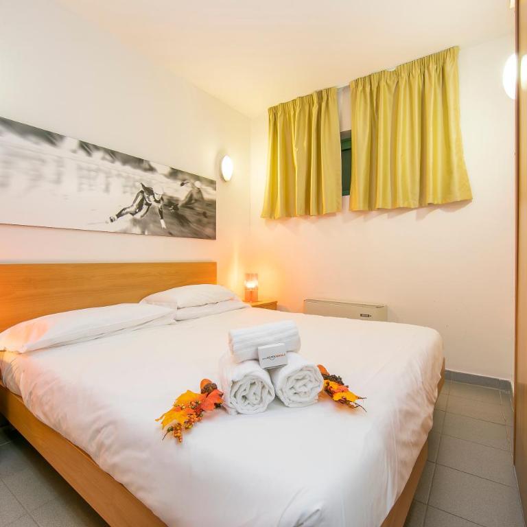 Villaggio Olimpico - One Bedroom Apartment with Balcony 6 - 8