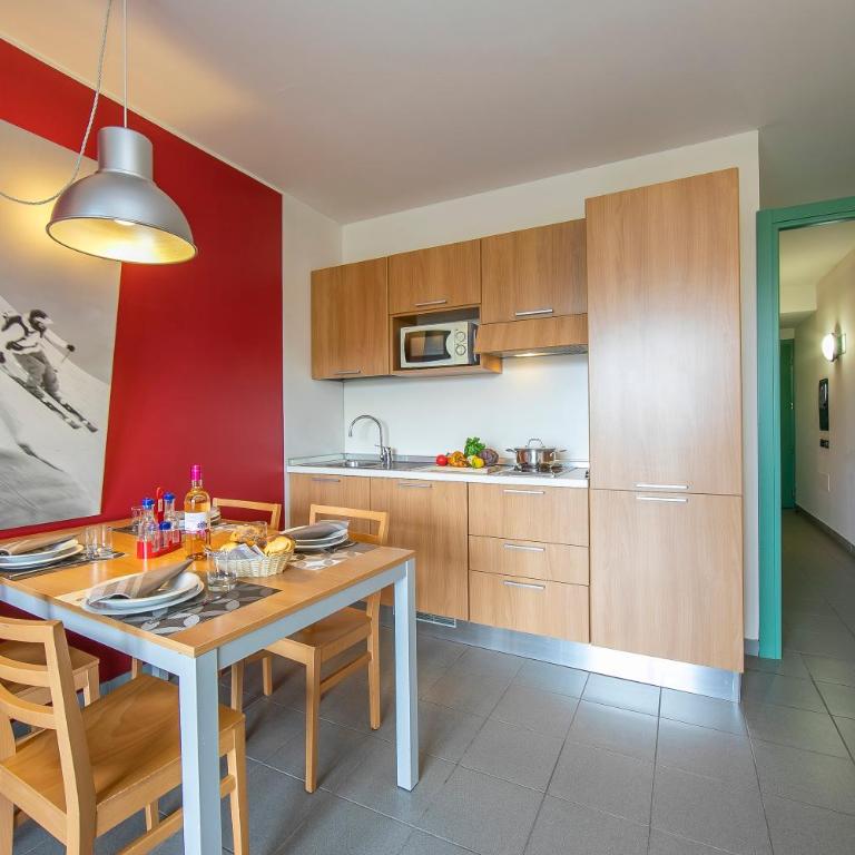 Villaggio Olimpico - One Bedroom Apartment with Balcony 6 - 6