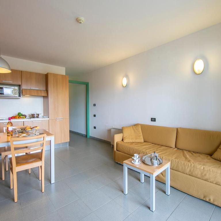 Villaggio Olimpico - One Bedroom Apartment with Balcony 6 - 5