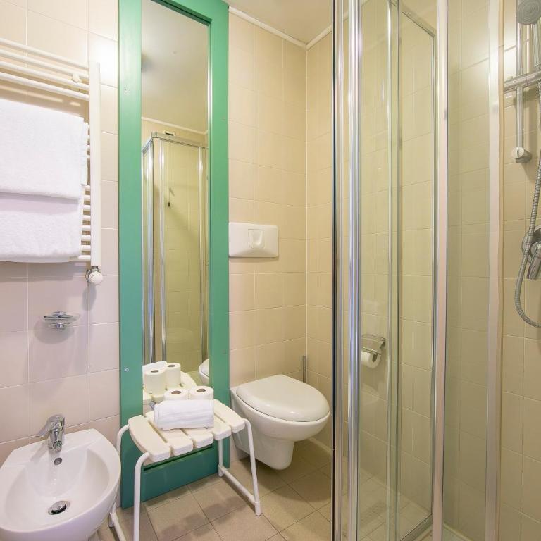 Villaggio Olimpico - One Bedroom Apartment with Balcony 7 - 9