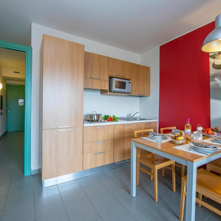Villaggio Olimpico - One Bedroom Apartment with Balcony 7 - 6