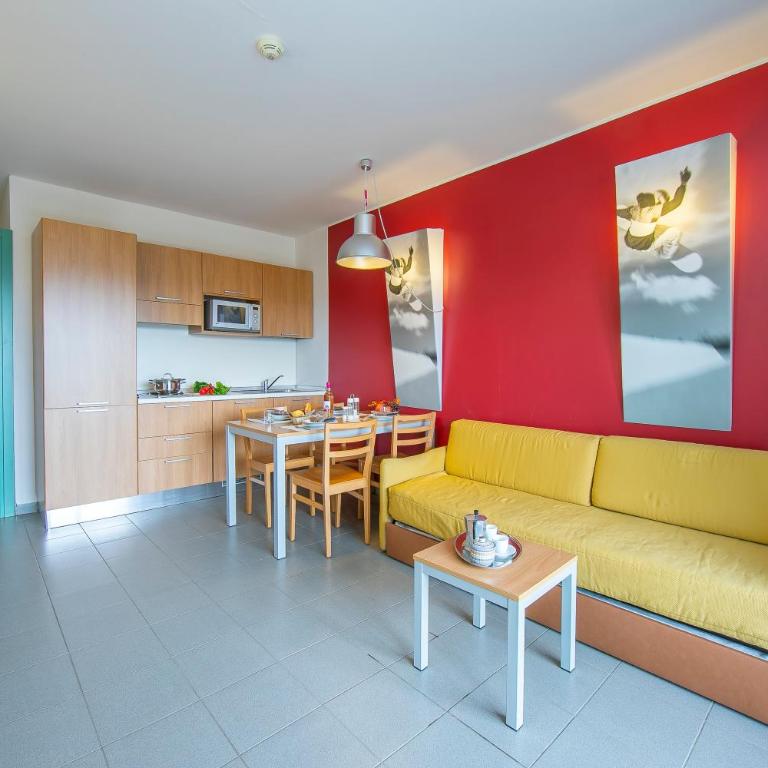 Villaggio Olimpico - One Bedroom Apartment with Balcony 7 - 1