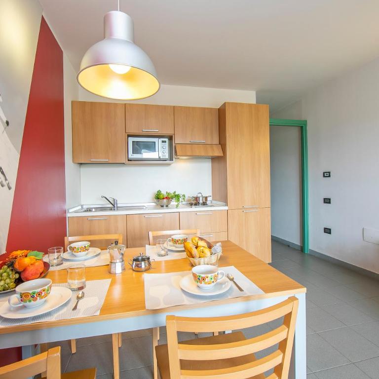 Villaggio Olimpico - One Bedroom Apartment with Balcony 8 - 2