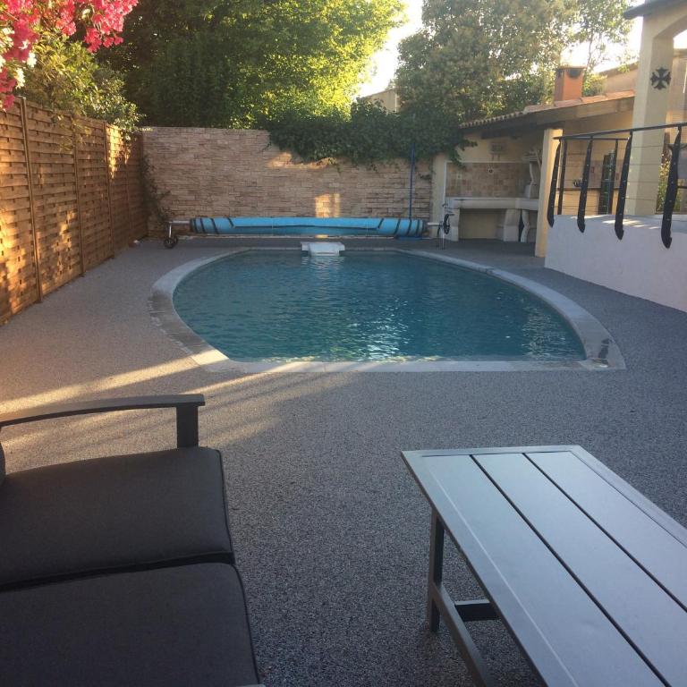 Jolie Villa, Piscine, 10min centre ville, WIFI - Villa 3 Chambres - 12