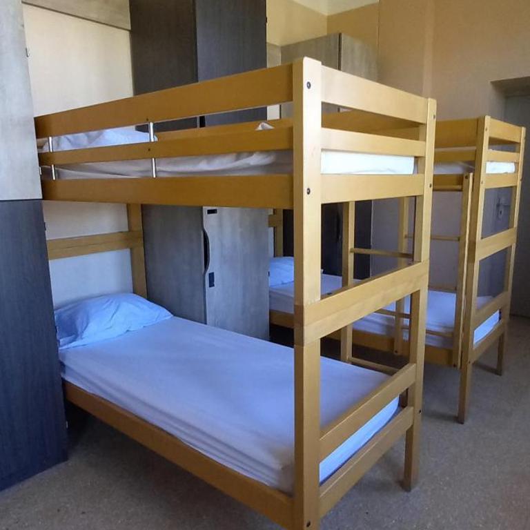 Auberge de Jeunesse HI Marseille Bois-Luzy - Quadruple Room – Shared Bathroom - 4