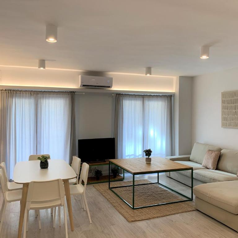 Apartamento nuevo, 3 dormitorios con terraza - Three-Bedroom Apartment - 1